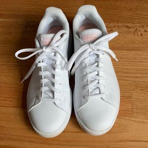 Adidas sneaker size 9